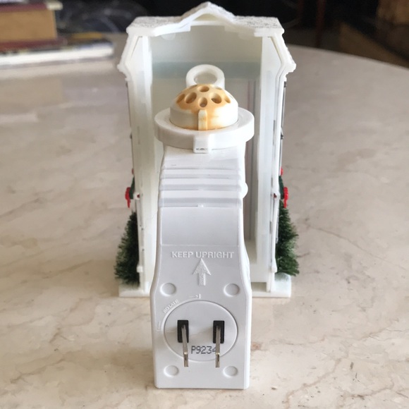 Holiday wallflowers plug in fragrance Bath and Bodyworks Victorian projection - Picture 7 of 14